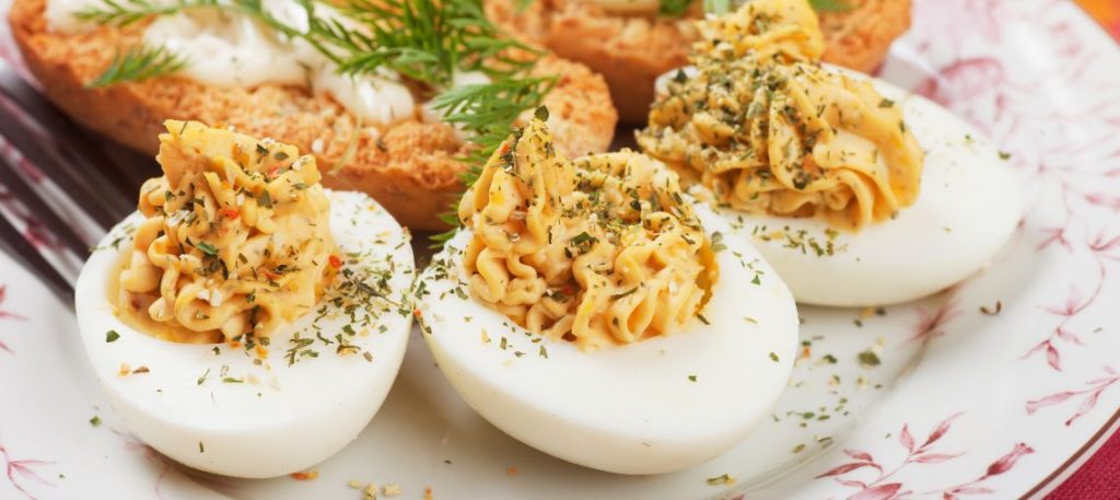 Ovos Cozidos Recheados (Deviled Eggs)