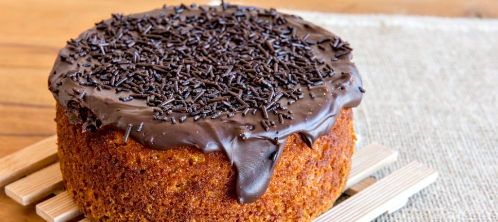 Bolo de Cenoura com Recheio de Brigadeiro