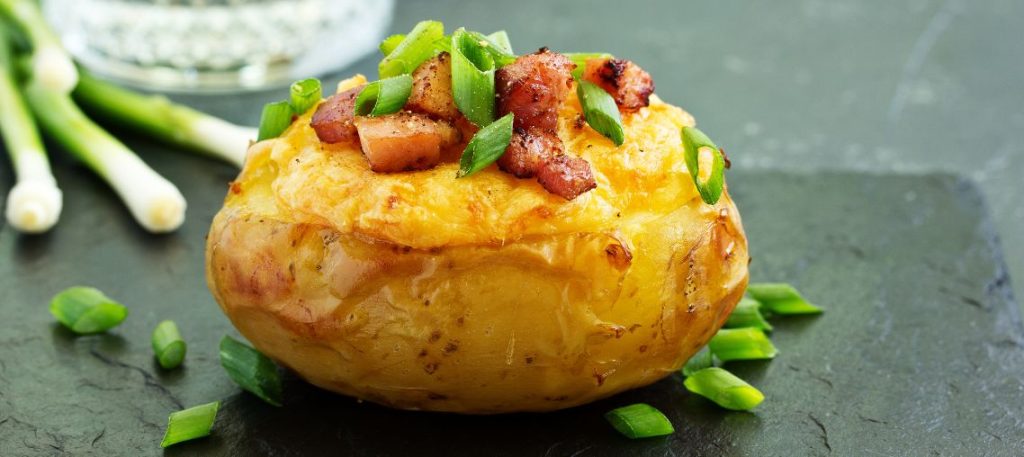 Batata Recheada com Bacon e Queijo