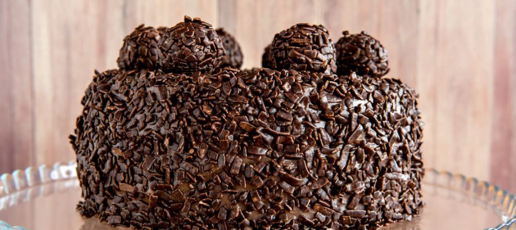 Bolo de Chocolate com Recheio de Brigadeiro