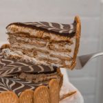 Torta Alemã com Recheio de Creme e Bolacha