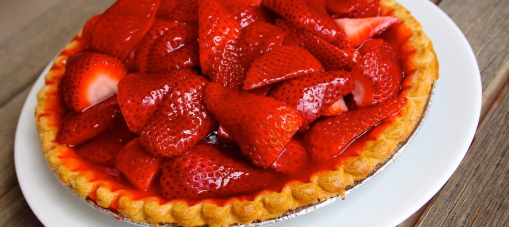 Torta de morango com creme pâtissier e gelatina