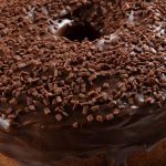Bolo de cenoura com cobertura de chocolate