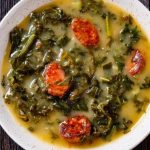 Caldo verde com batata e linguiça