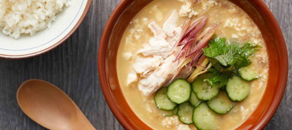 Canja de galinha com arroz e legumes