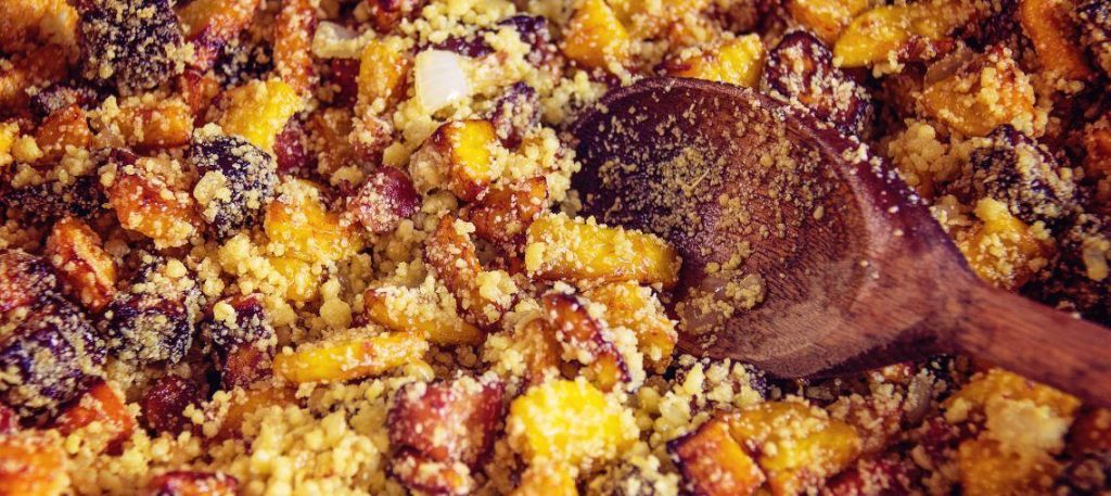 Farofa crocante com bacon e cenoura