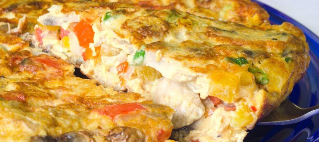 Omelete de forno com legumes e queijo