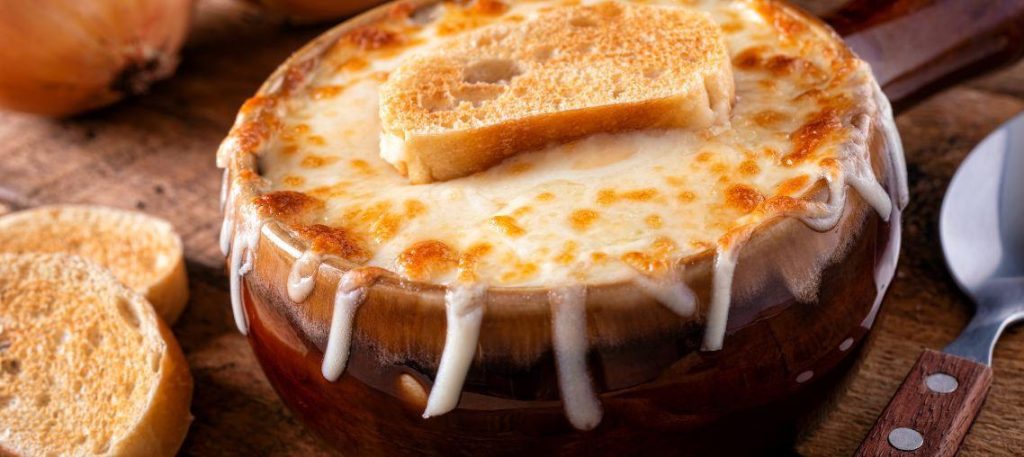 Sopa de cebola gratinada