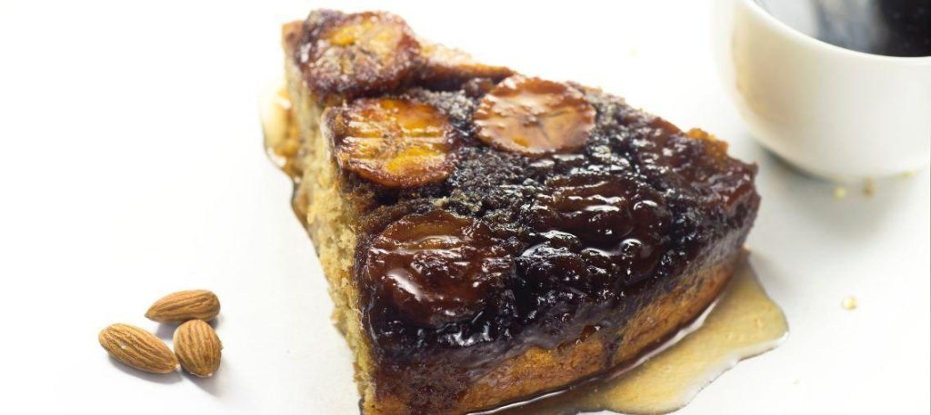 Torta de banana caramelizada