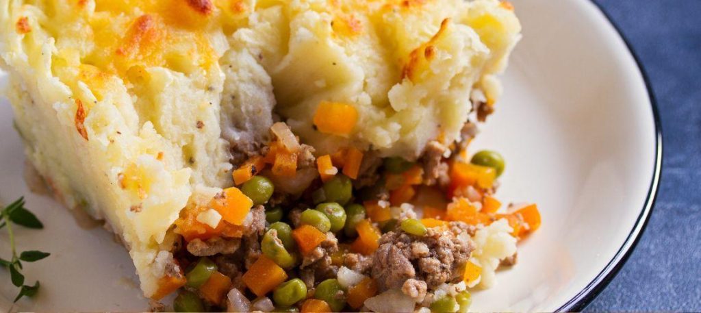 Torta de carne moída com purê de batata