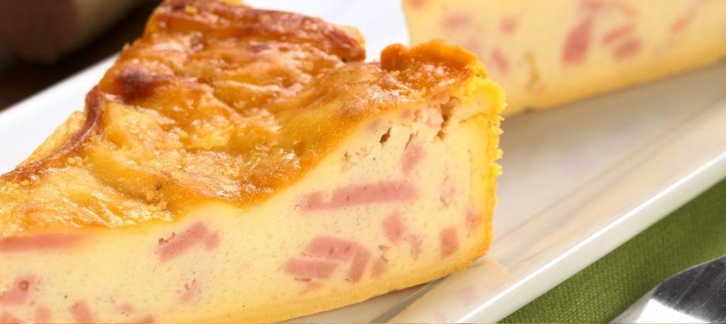 Torta de presunto, queijo e orégano