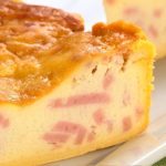 Torta de presunto, queijo e orégano