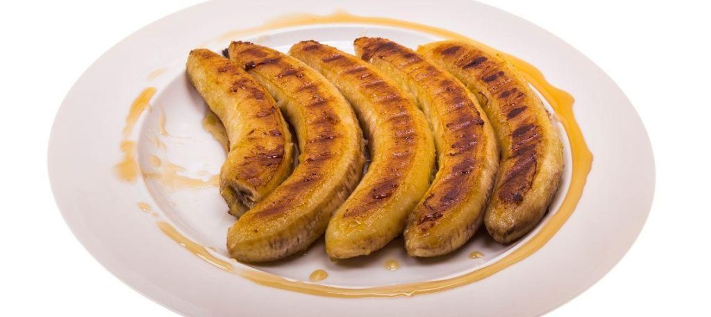 Banana assada com canela e mel