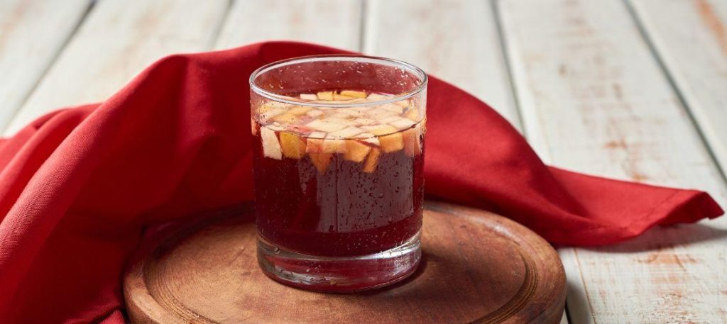 Chá gelado de limão com hortelã