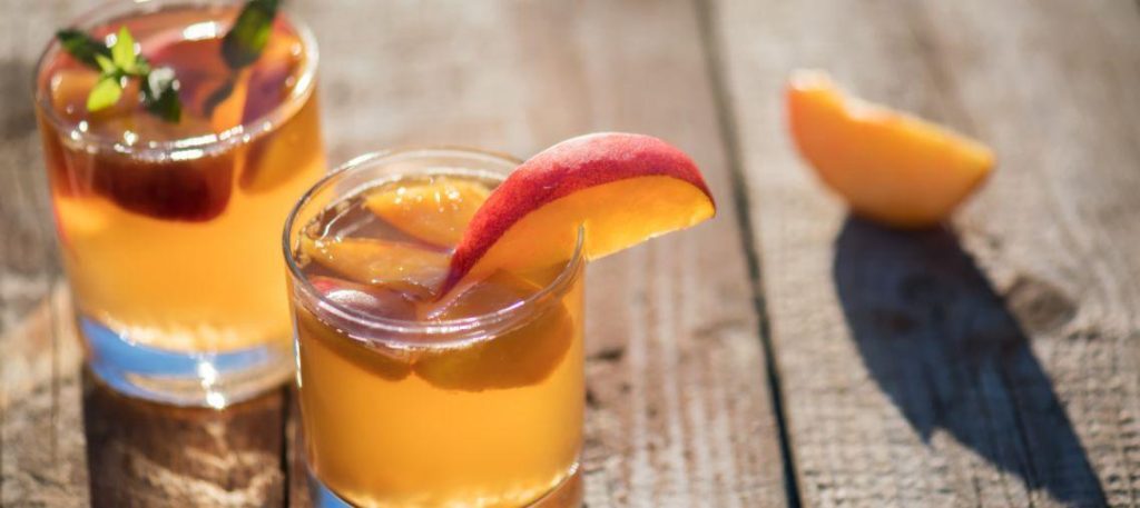Kombucha caseira de frutas vermelhas