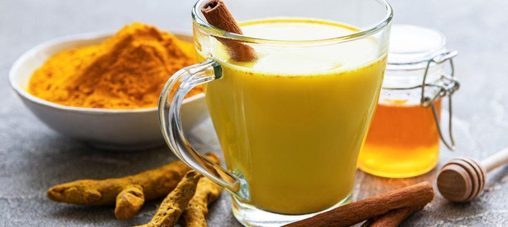 Leite dourado (golden milk)
