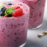 Smoothie de frutas vermelhas com iogurte
