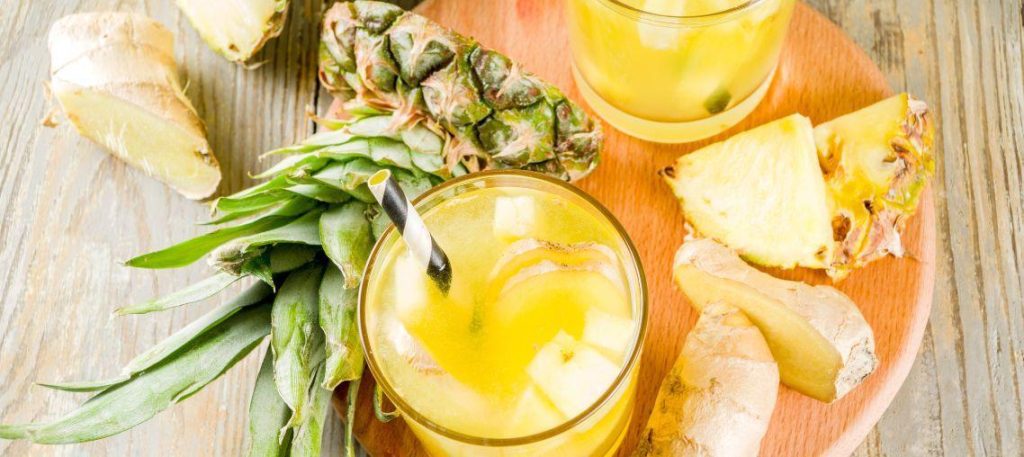 Suco de abacaxi com hortelã e gengibre
