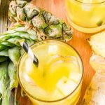 Suco de abacaxi com hortelã e gengibre