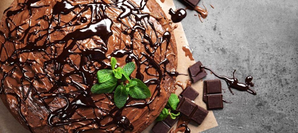 Torta de bolacha com creme e chocolate
