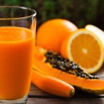 Vitamina de mamão com laranja