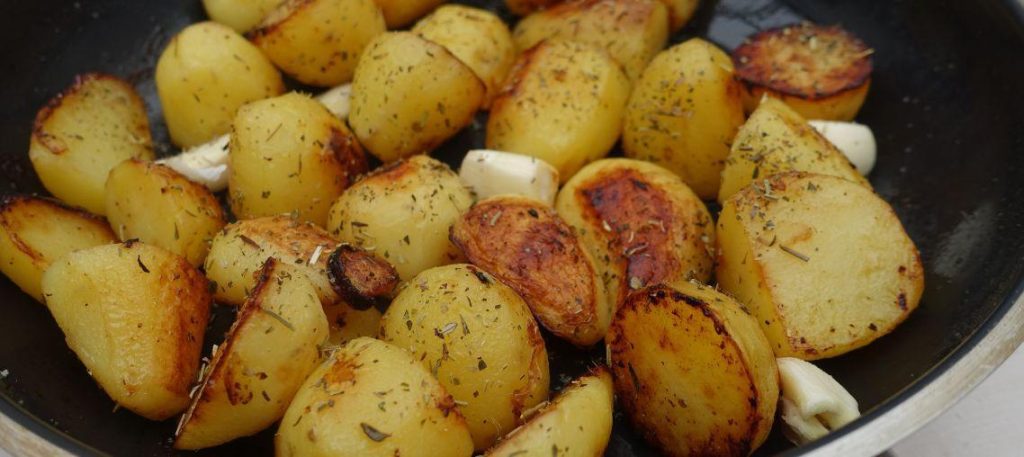 Batata sauté na manteiga e ervas