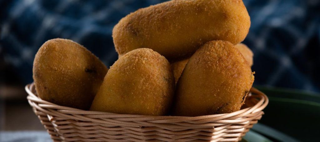 Bolinho de mandioca com queijo