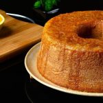 Bolo de laranja com calda de açúcar