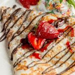 Crepe doce de morango com chocolate