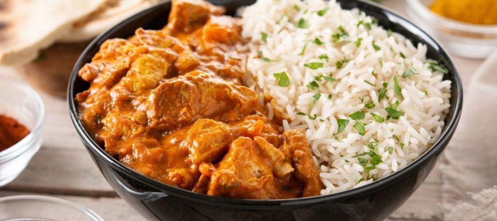 Frango ao curry com arroz basmati