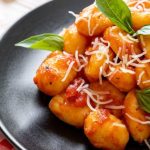 Nhoque de batata-doce com molho branco