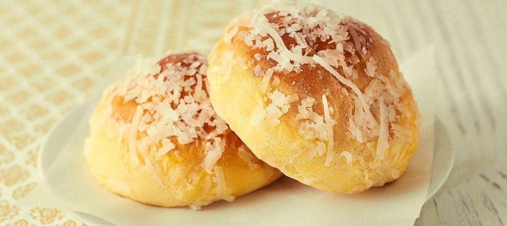 Pão doce com coco