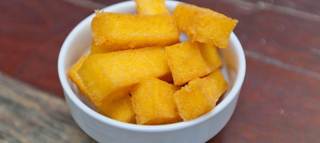 Polenta frita crocante