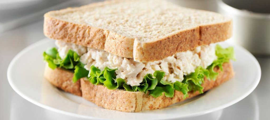 Sanduíche natural de atum