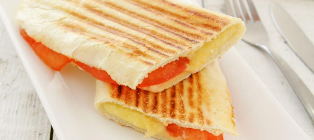 Tostex de queijo e tomate