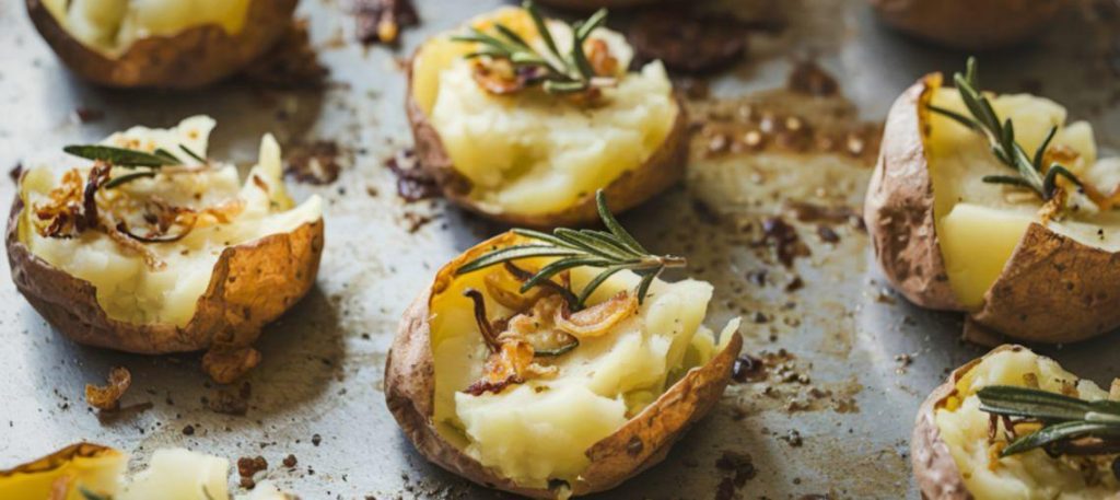 Batata ao murro com azeite e ervas