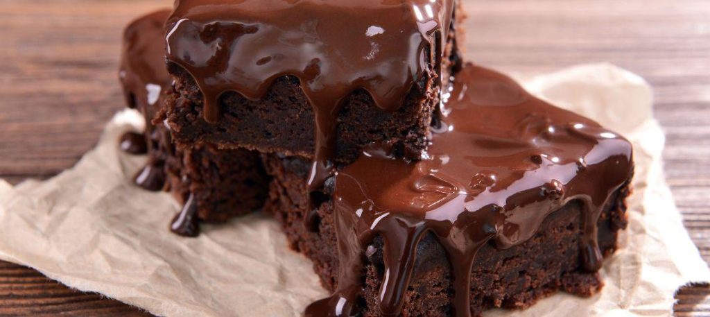 Bolo de chocolate com calda quente