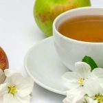 Chá de camomila com mel e maçã