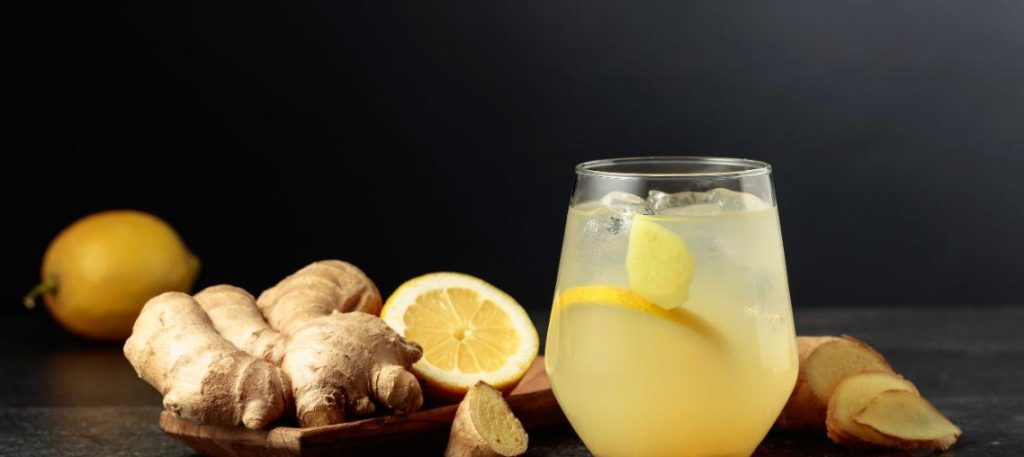 Chá gelado de gengibre com limão