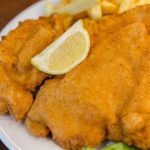 Filé de peixe empanado com molho tártaro