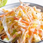 Salada de repolho ao estilo coleslaw
