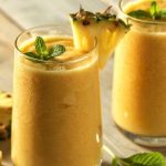 Vitamina de abacaxi com hortelã