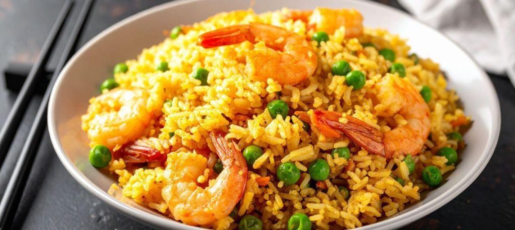 Arroz com ervilha e camarão