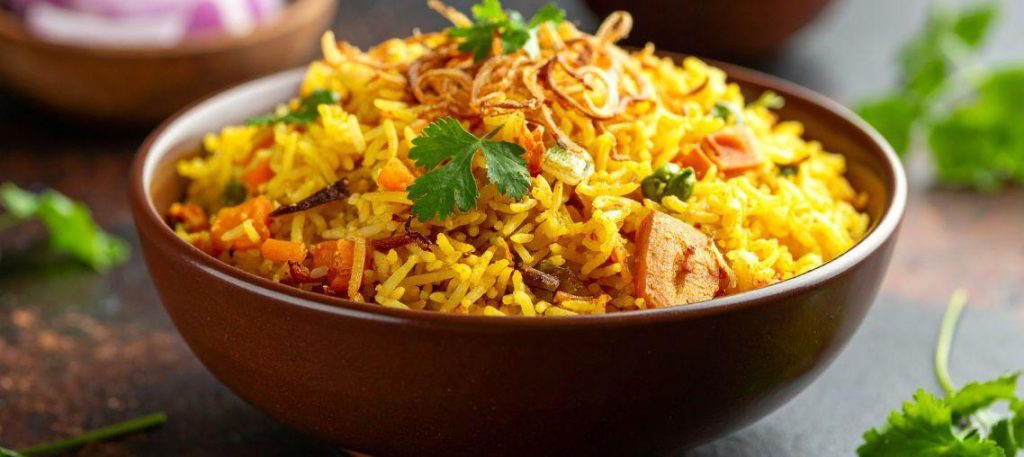 Arroz com frango e açafrão