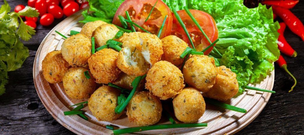 Bolinho de arroz com queijo