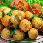 Bolinho de arroz com queijo