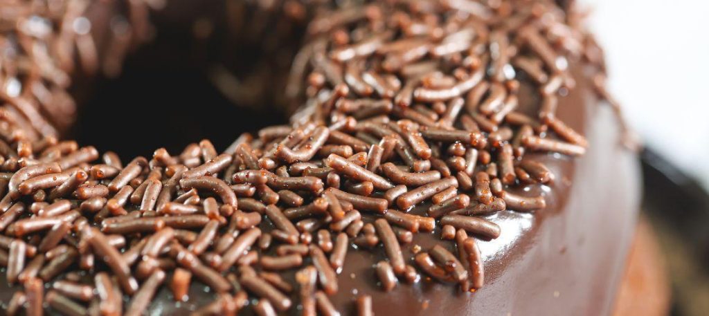 Bolo de chocolate com brigadeiro
