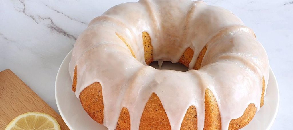 Bolo de limão com glacê