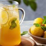 Limonada com mel e hortelã