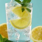 Limonada suíça com hortelã